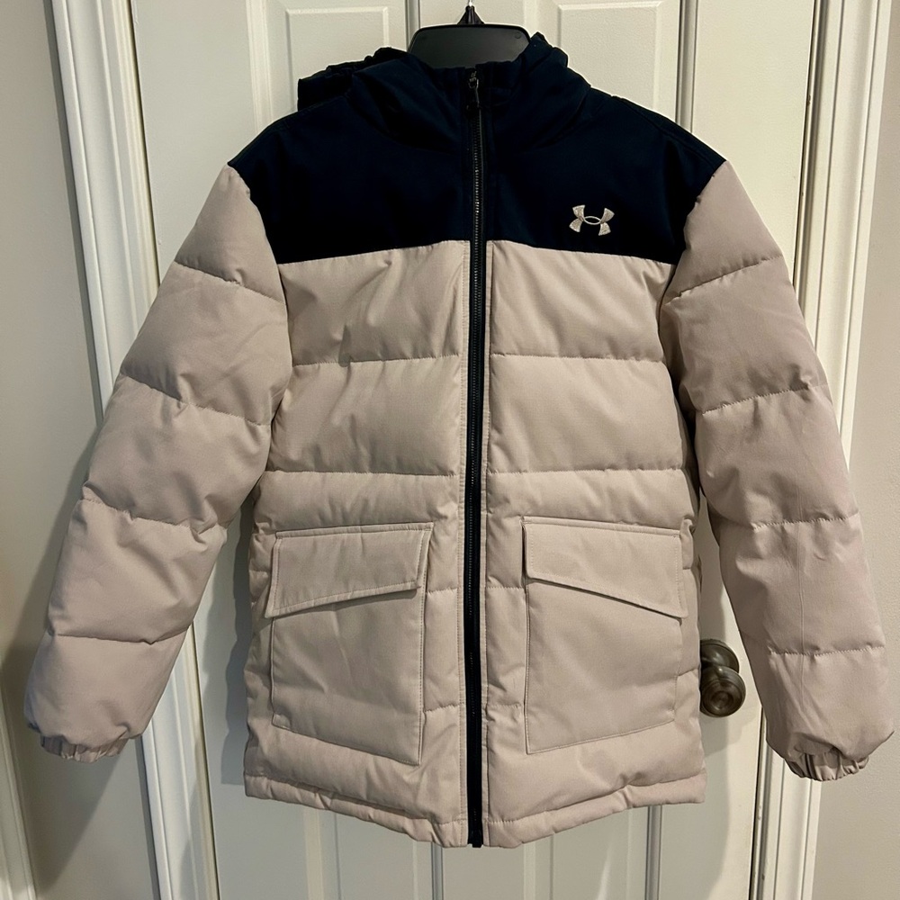Excellent, Like New! Under Armour Youth Medium Insulated Coat, Cream/Black, Warm